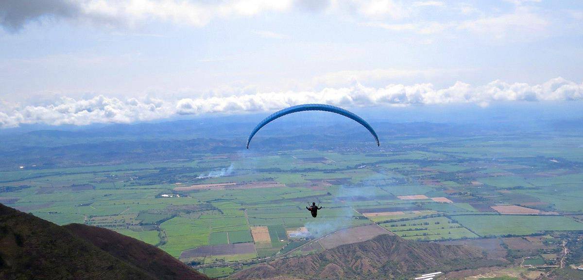 پاراگلایدر سواری، چتربال سواری یا پاراگلایدینگ (به انگلیسی: Paragliding)